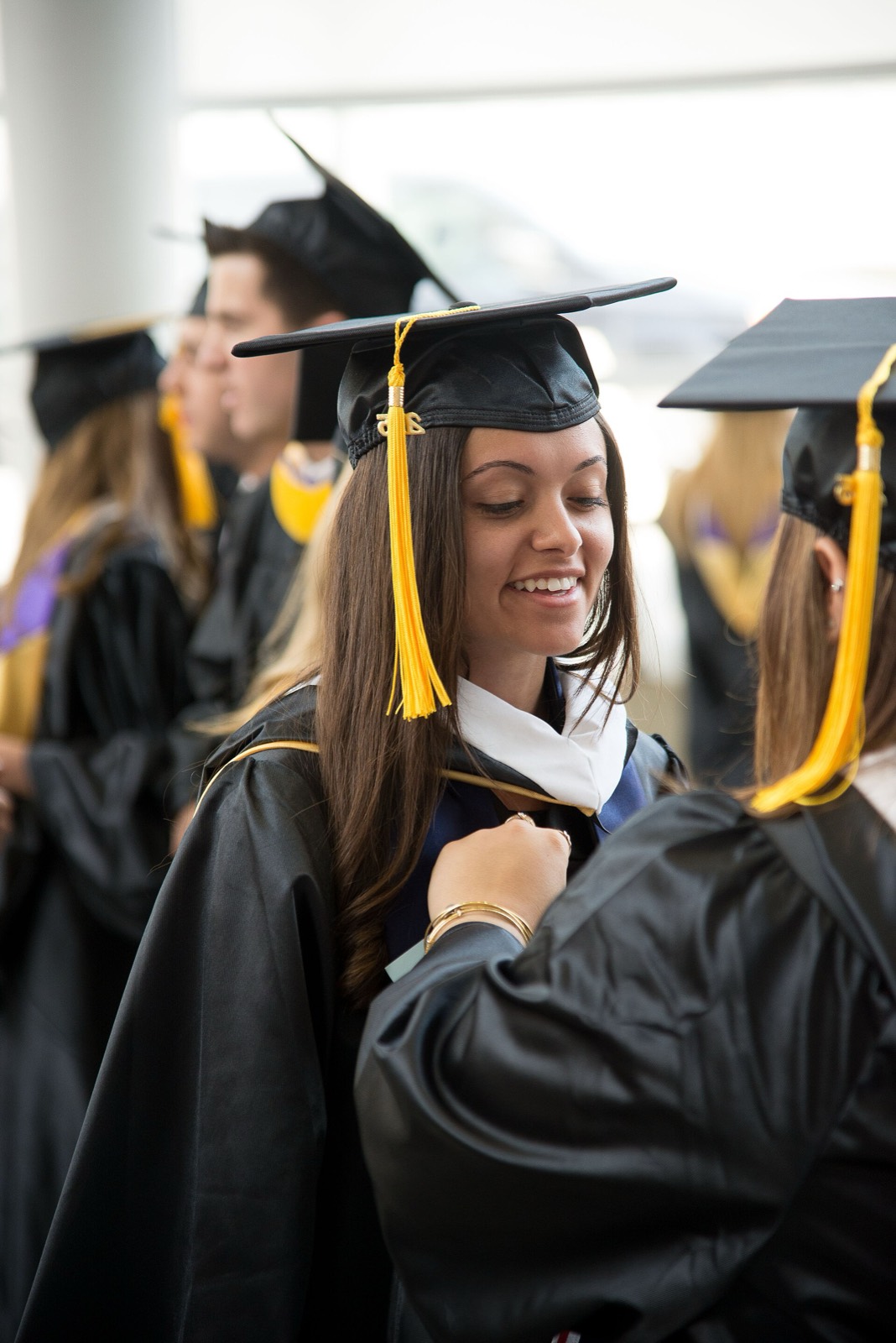 Adjusting a graduate’s academic hood
